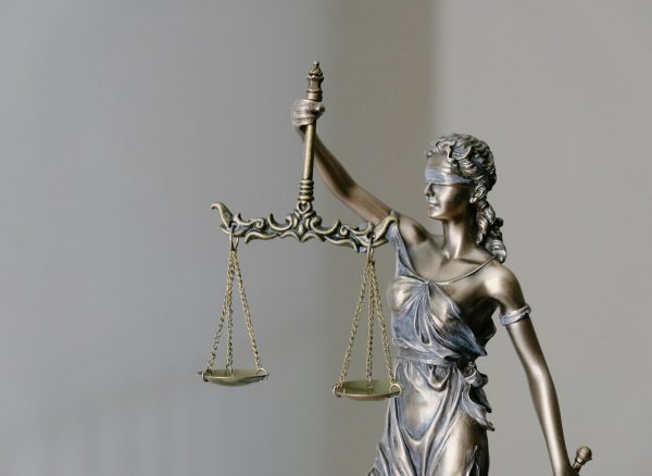 Palais de justice — courtier au pénal