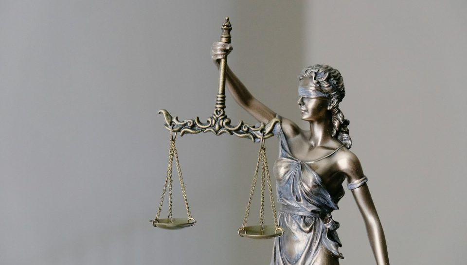 Palais de justice — courtier au pénal