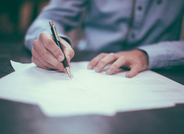 Signature de contrat — plainte contre Premium